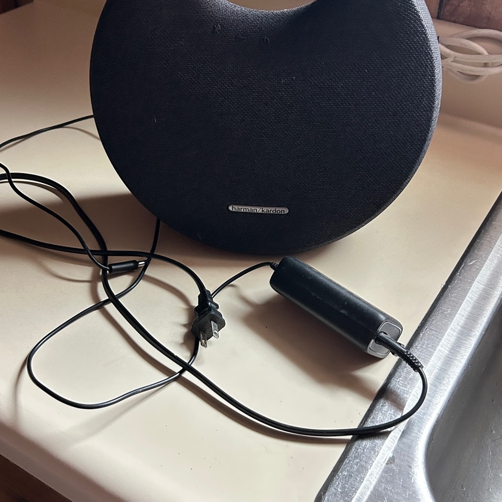 Harmon/Karmon Onyx Studio Bluetooth Wireless Speaker